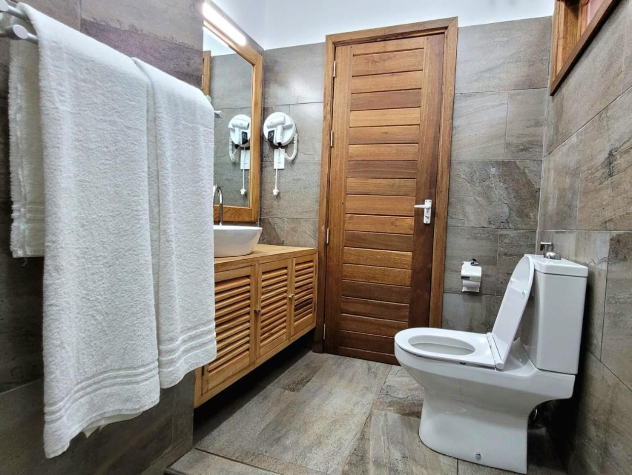 Babylon Lodge Marangu Екстериор снимка