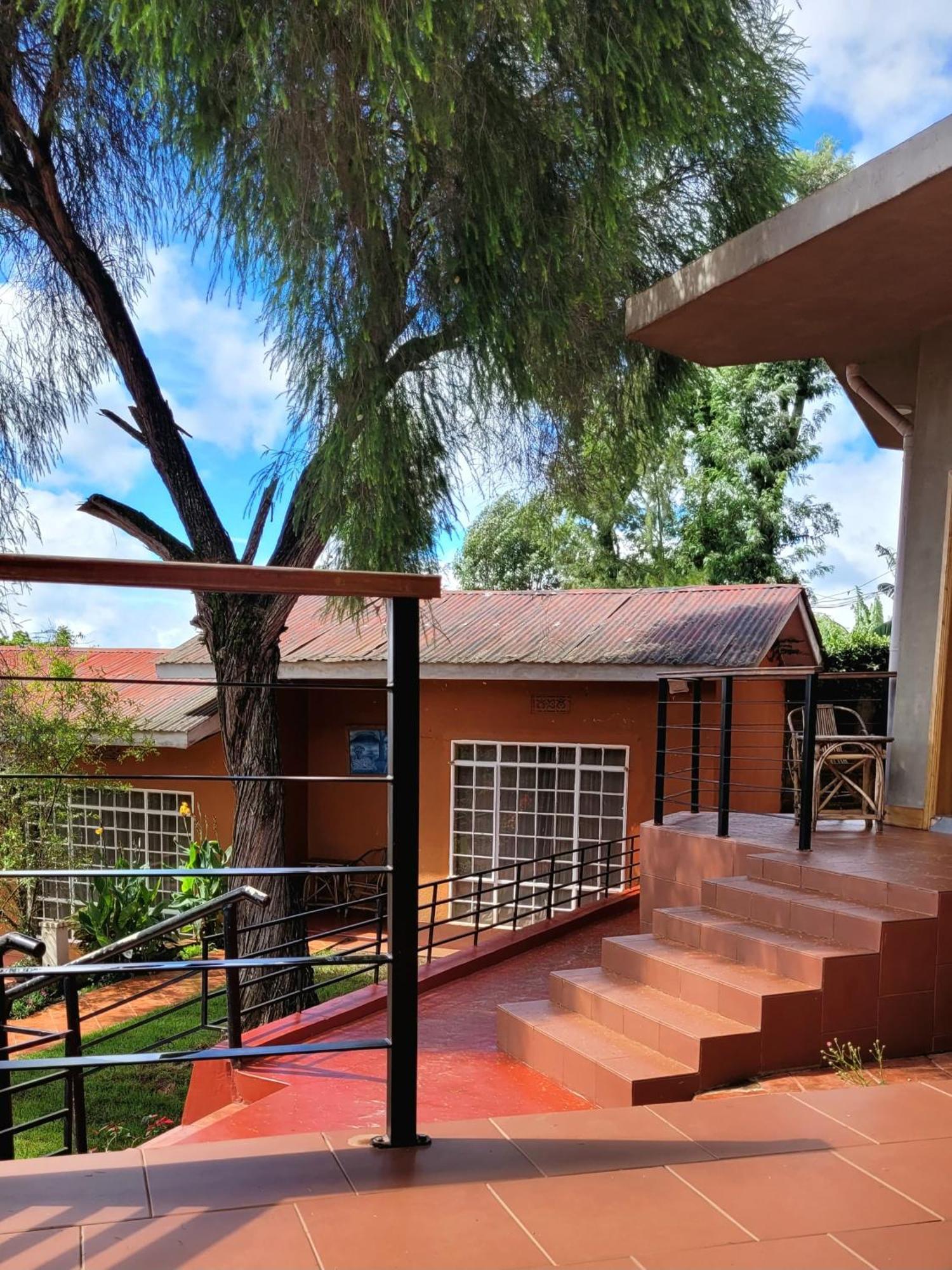 Babylon Lodge Marangu Екстериор снимка