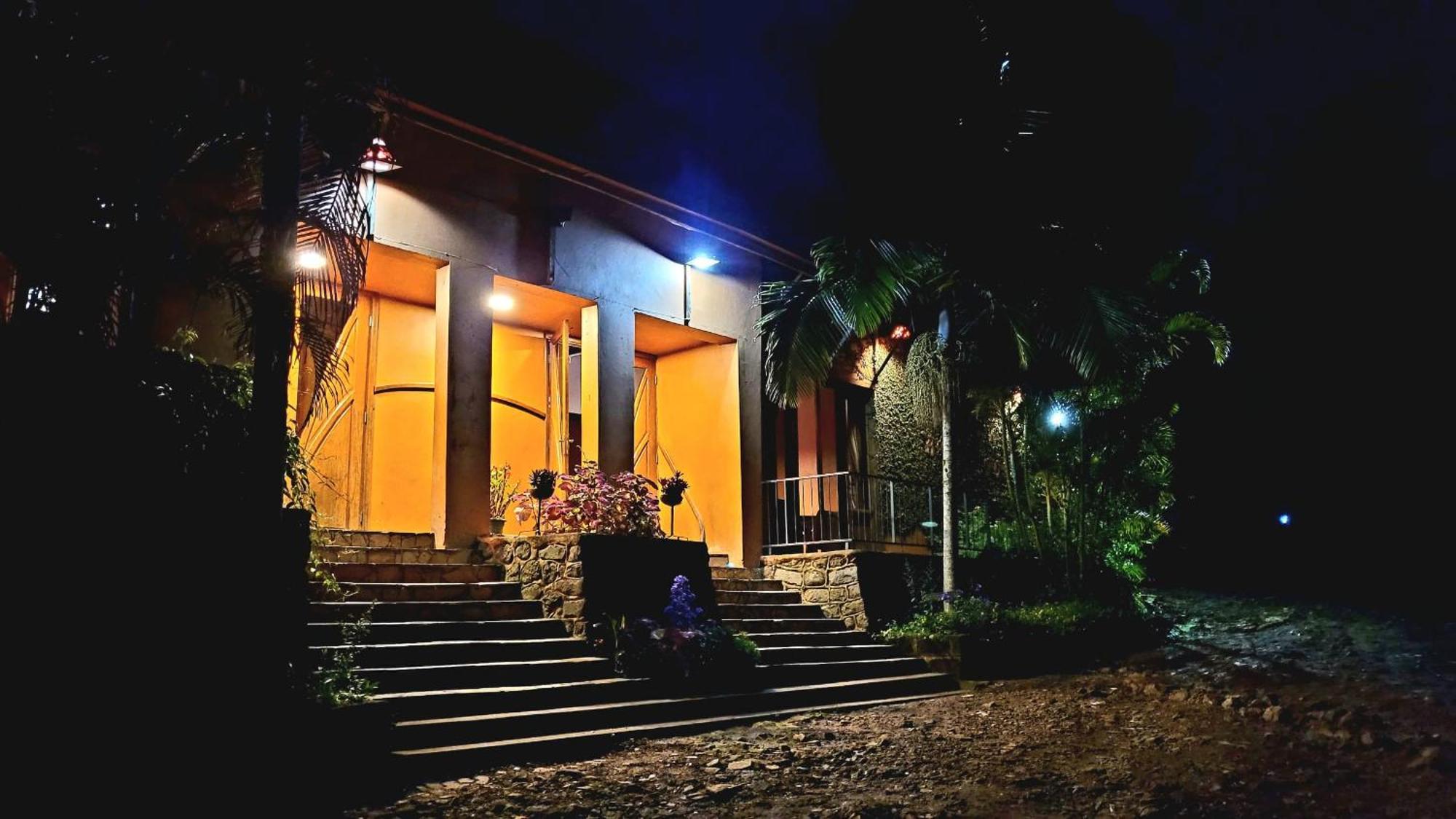 Babylon Lodge Marangu Екстериор снимка